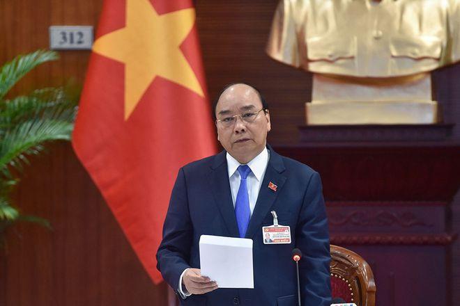 Thủ tướng Nguyễn Xuân Phúc đã chỉ đạo cuộc họp khẩn về tình hình Covid-19 ngay tại phòng họp của Đại hội XIII ẢNH NHẬT BẮC